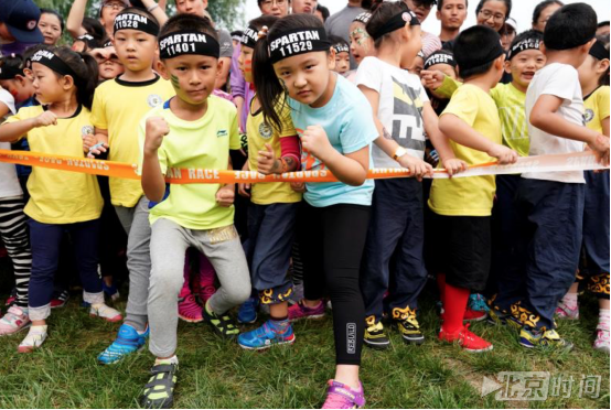 萌娃VS极限运动:斯巴达儿童障碍赛让1200个孩
