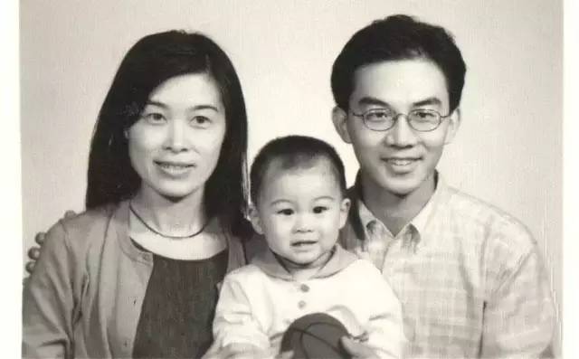 她44岁患癌，央视主持人为她辞职，14岁儿子放弃重点中学陪她，如今痊愈，宛如奇迹