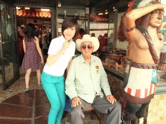 她44岁患癌，央视主持人为她辞职，14岁儿子放弃重点中学陪她，如今痊愈，宛如奇迹
