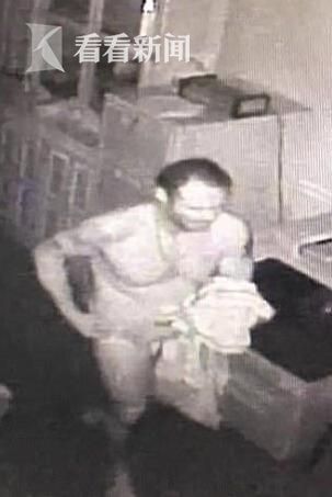 美国男子入殡仪馆偷窃 浑身全裸穿走死者衣服(组图) - 1