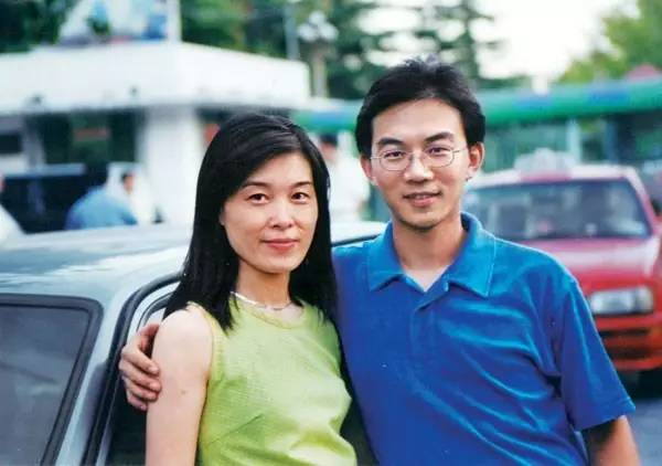 她44岁患癌，央视主持人为她辞职，14岁儿子放弃重点中学陪她，如今痊愈，宛如奇迹