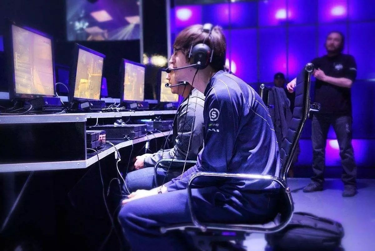 调查 | 长沙网咖陷迷途:“玩”什么的都有,直播比赛看上去很美|融资|电子竞技|看上去很美_新浪新闻