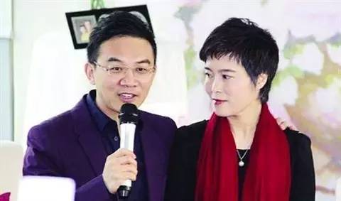 她44岁患癌，央视主持人为她辞职，14岁儿子放弃重点中学陪她，如今痊愈，宛如奇迹
