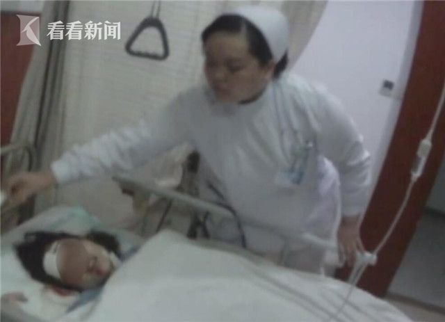 目前,伤者小李仍在医院接受治疗,八名