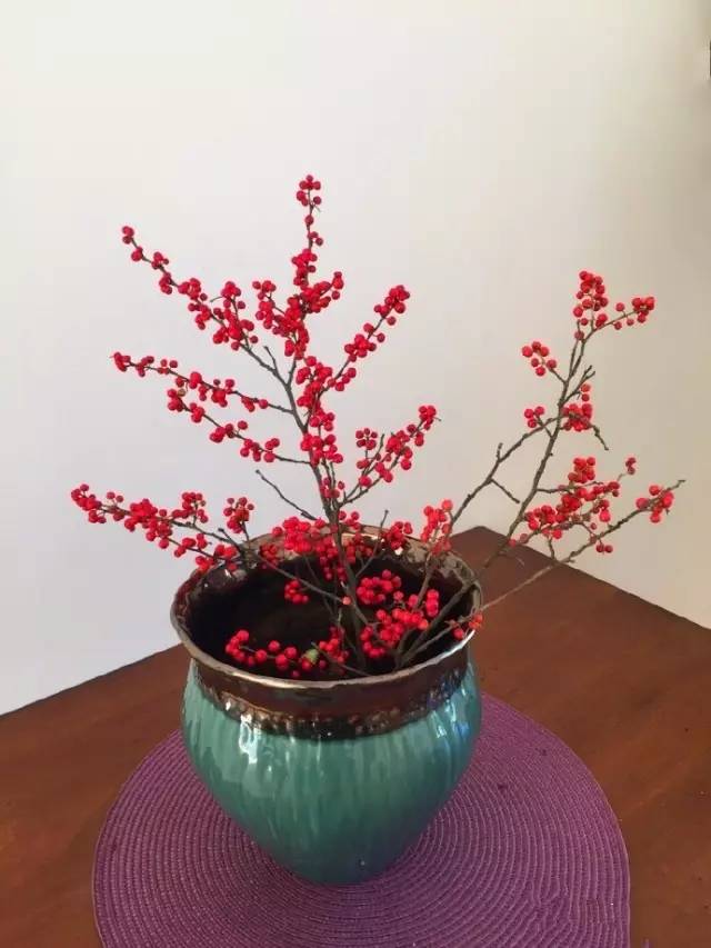 她44岁患癌，央视主持人为她辞职，14岁儿子放弃重点中学陪她，如今痊愈，宛如奇迹