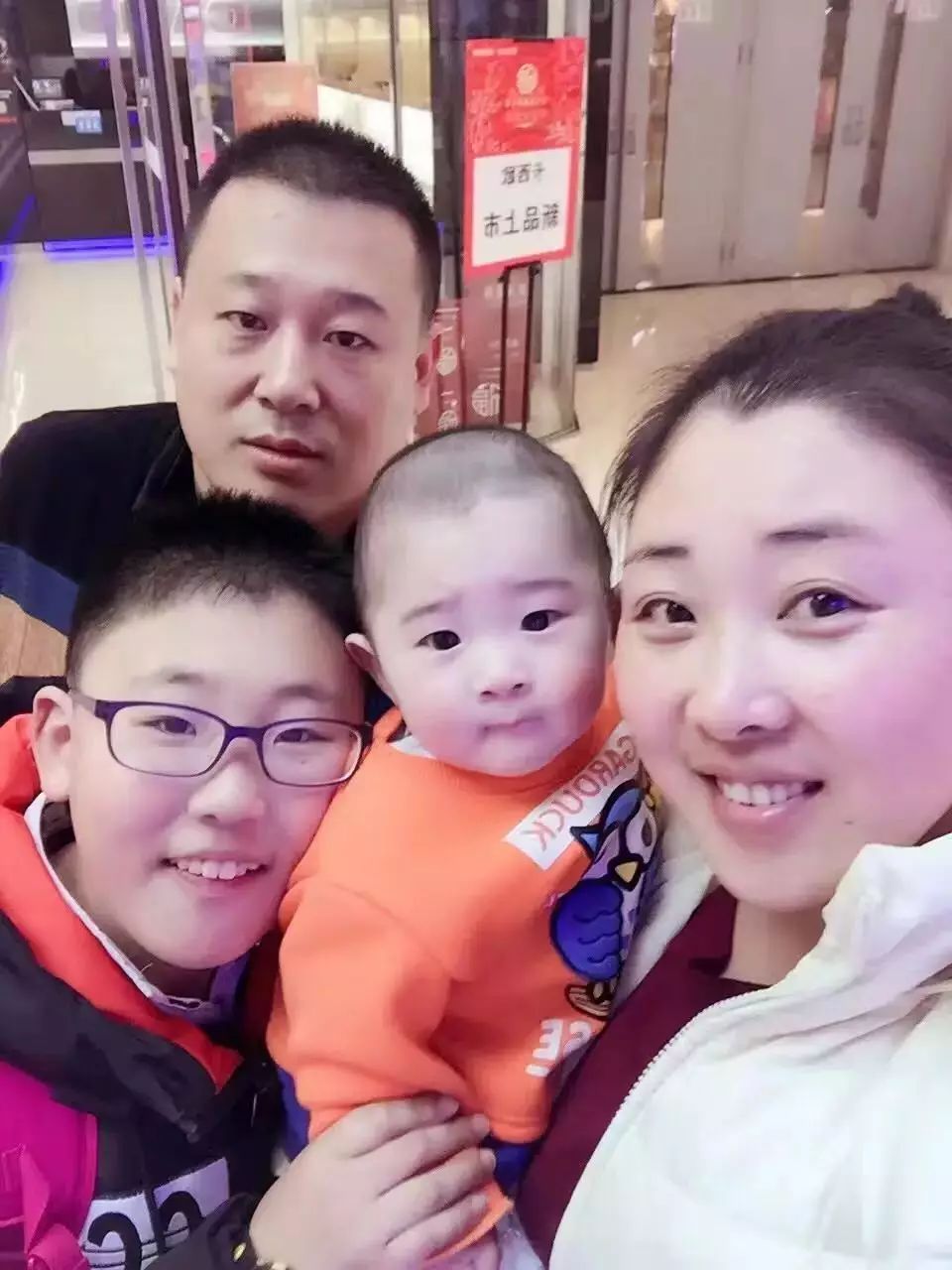 她44岁患癌，央视主持人为她辞职，14岁儿子放弃重点中学陪她，如今痊愈，宛如奇迹