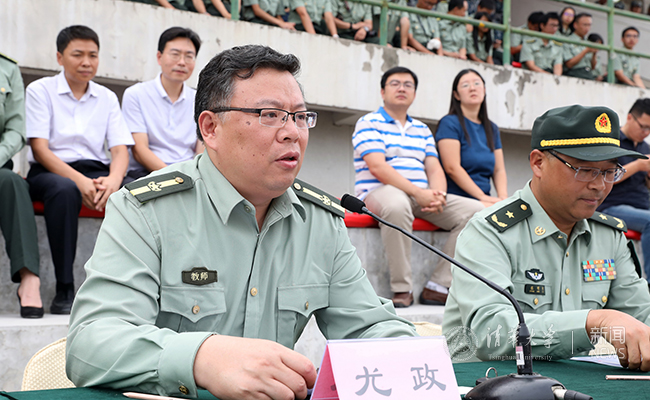 清华大学举行2017级本科新生军训结业典礼|清华大学|本科|新生_新浪新闻