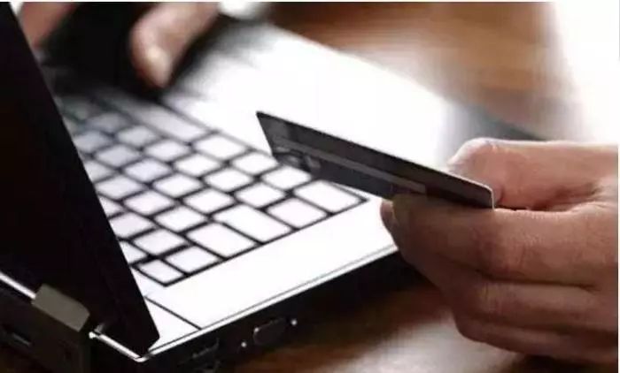 来了!新闻早班车|嫌疑人|云南|深圳机场