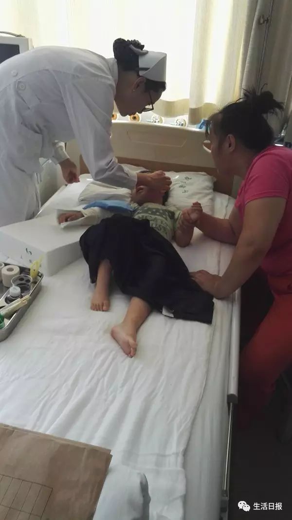 揪心!济南两岁男孩突然从四楼掉下去!当时,妈妈