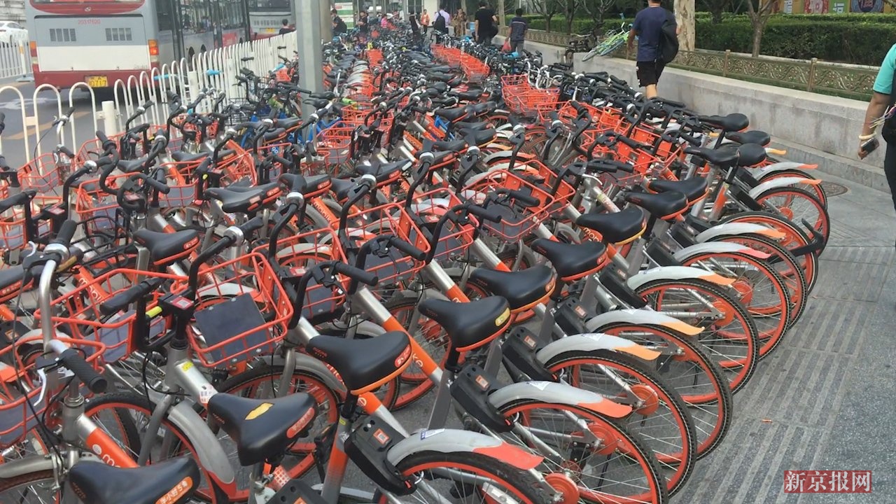 实拍北京共享单车乱象:调度慢 维修 停放随意|共