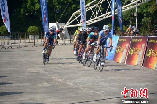 粤港澳大湾区自行车赛深圳举行 萌娃玩转单车