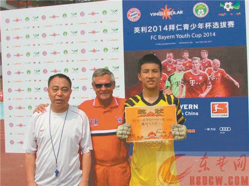 有色中学校园足球队主教练张凯默默耕耘 爱洒