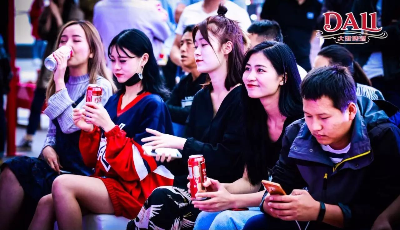 有酒有歌才逍遥大理啤酒音乐集市综艺直播开