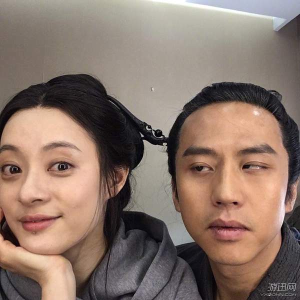 日本偶遇邓超夫妇 网友感叹:娘娘真人真的很漂