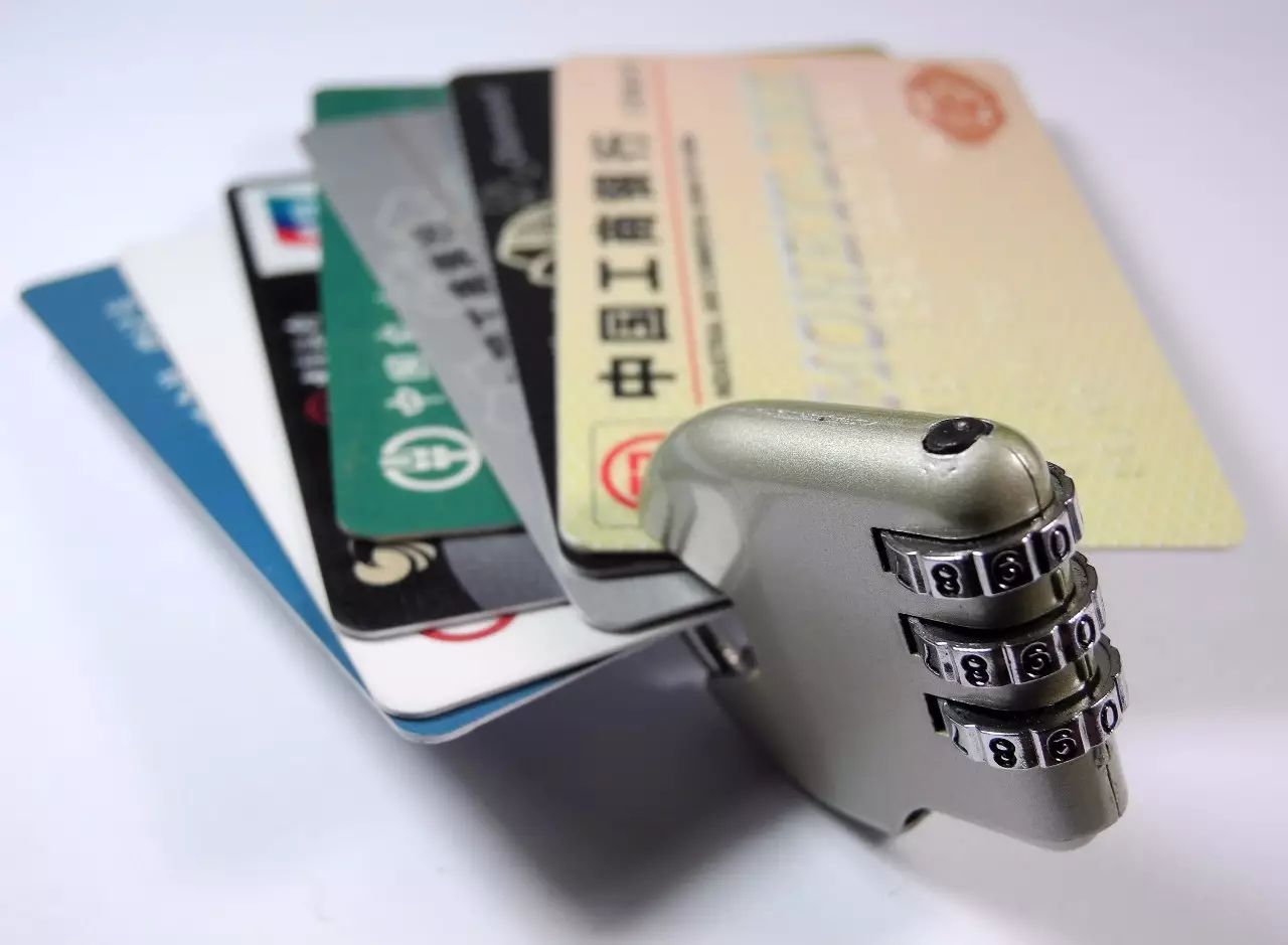 【小心】手机理财软件现漏洞!黑客半天提现上