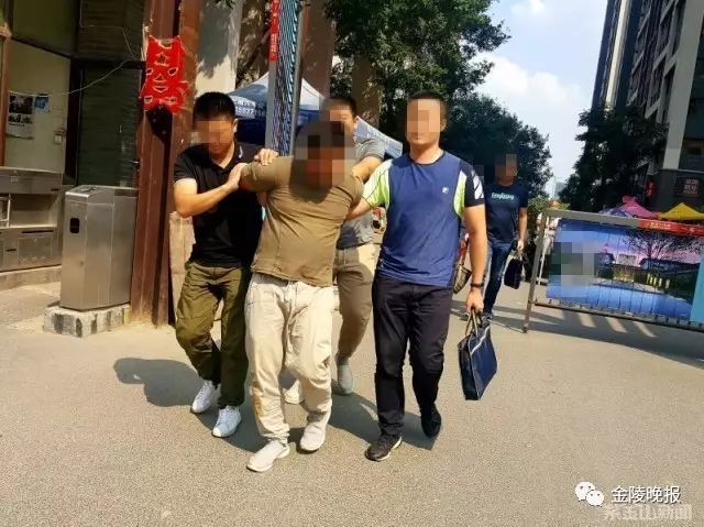 18岁小伙南京劫杀黑车司机逃亡11年,落网前已