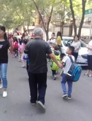 太原新道街小学国师街校区,推出家长护校队!