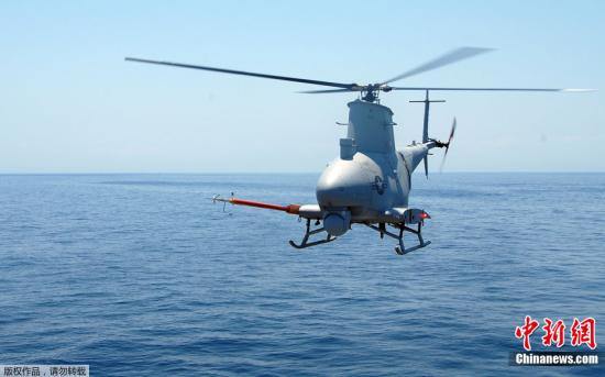 MQ-8B是RQ-8A的改型,编号第一个字母由R改为M表示不仅可承担侦察任务,还具有多用途性。MQ-8B采用四桨叶主旋翼,改进了动力传动系统,增大了有效载荷和续航能力,最大航时超过8小时。按计划,该机将由美国海军的濒海战斗舰(LCS)搭载,在2008年底形成初始作战能力。图为2009年5月8日,MQ-8B“火力侦察兵”在大西洋上空飞行。