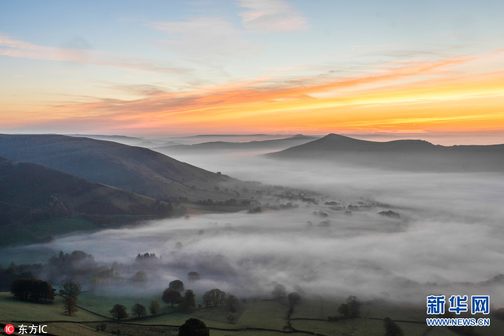 摄影师实拍英国峰区国家公园风光 云雾缭绕美