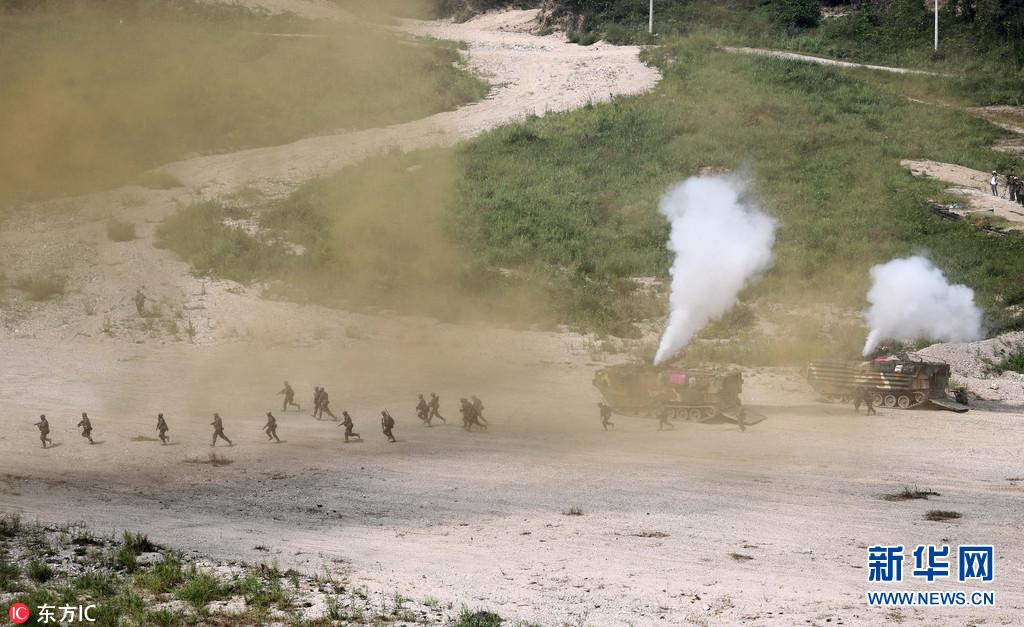 韩美海军举行实战演练 荷枪实弹场面激烈(组图