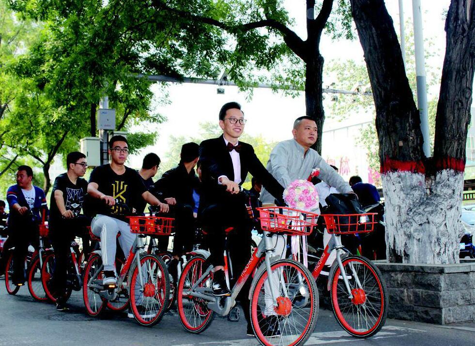 头条丨太原小伙骑共享单车迎娶新娘 称过的是