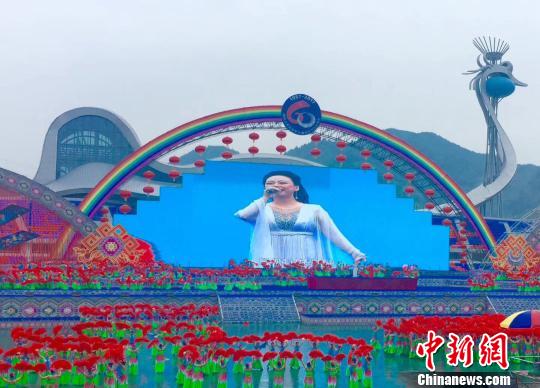 湖南湘西土家族苗族自治州举行建州60周年庆