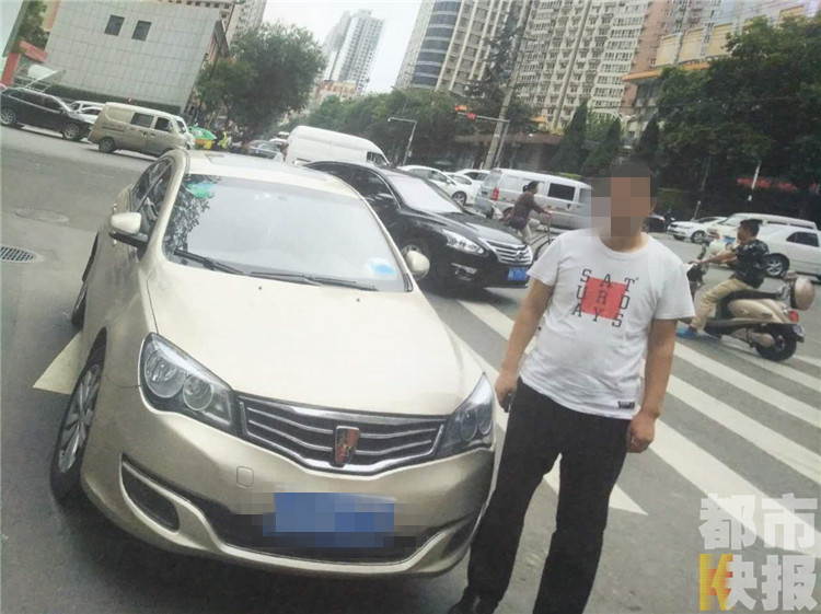 司机买假驾照上路被查 无证驾驶伪造驾照刑拘