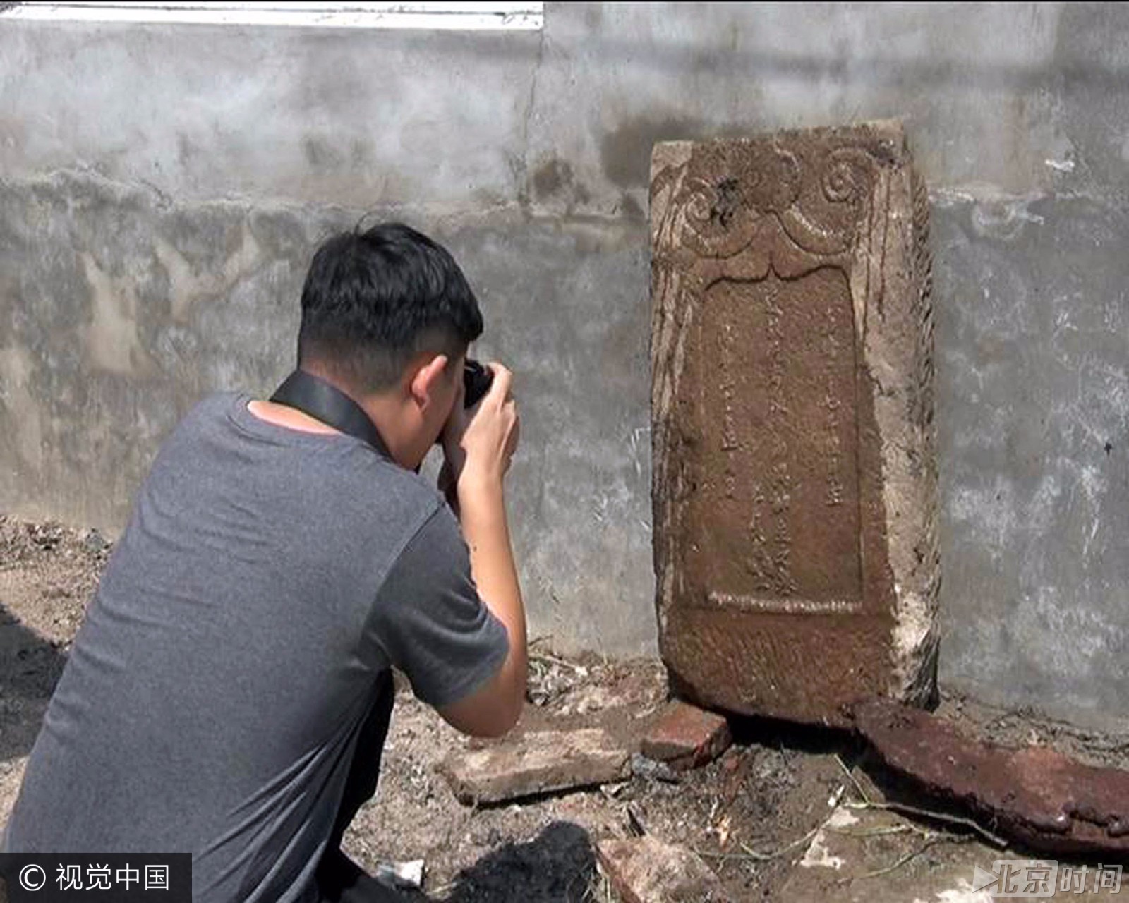 拆猪圈发现明代文物 村妇及时上交博物馆|博物