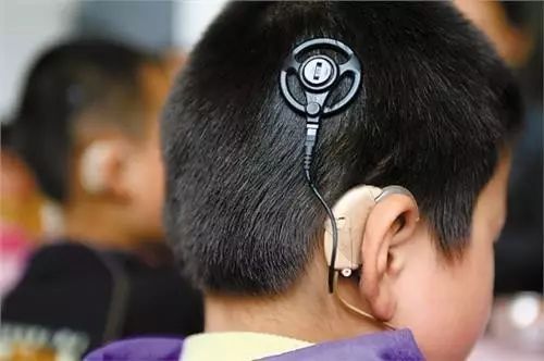 朋友圈刷屏的橙色书包是真的!但这样贴标签