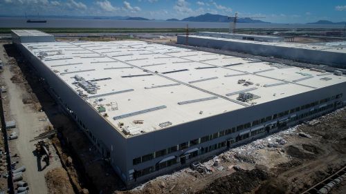 威马汽车温州工厂封顶 首款电动车2018年量产