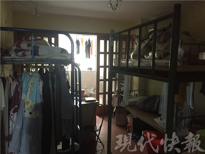 南京一套房蜗居28人 群租房扰民暗藏隐患|床位