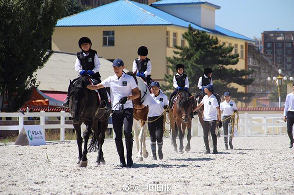 内蒙古开万名少年上马背特色课,以后可能真的