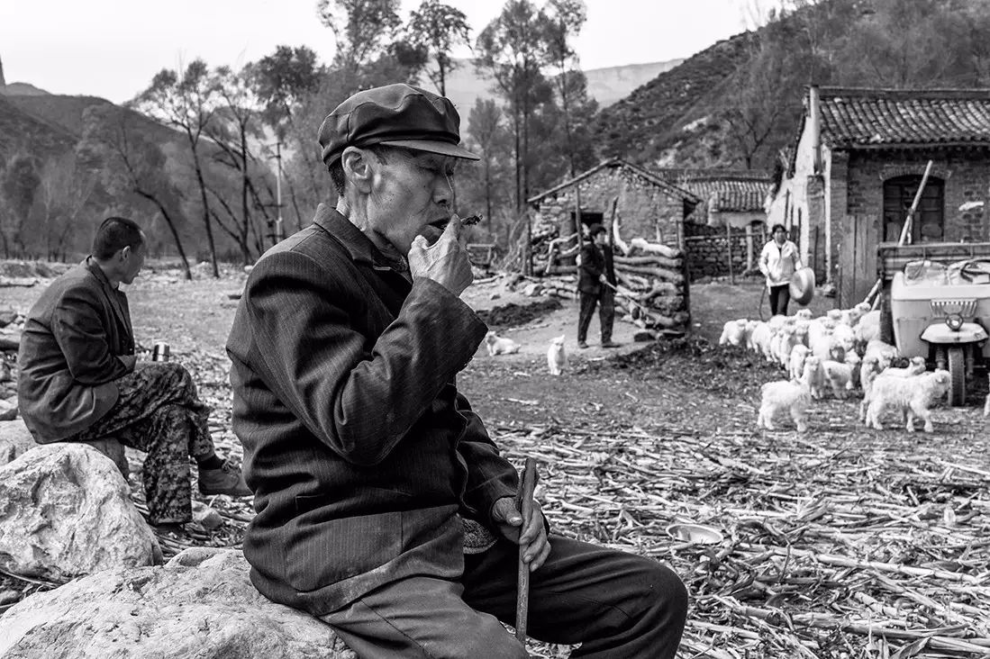 太原晚报记者韩双喜,用相机为即将消逝的山村留痕