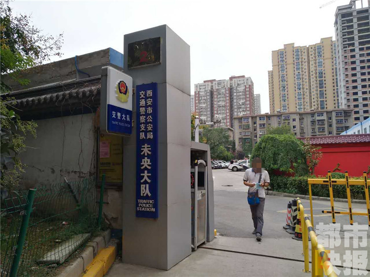 司机买假驾照上路被查 无证驾驶伪造驾照刑拘