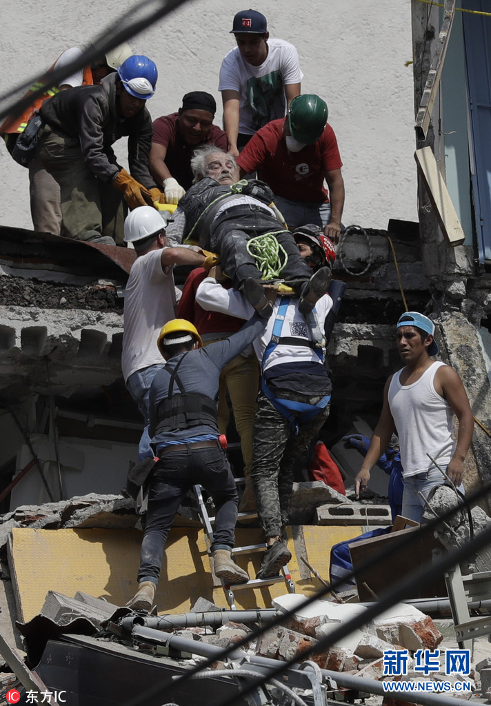 墨西哥发生7.1级地震已致93人死亡 多栋房屋倒