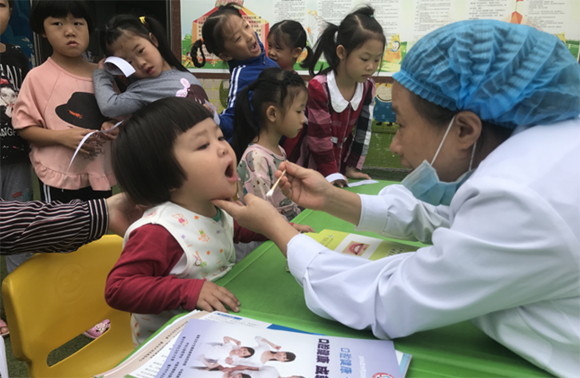 大足区人民医院开展全国爱牙日义诊活动获点赞