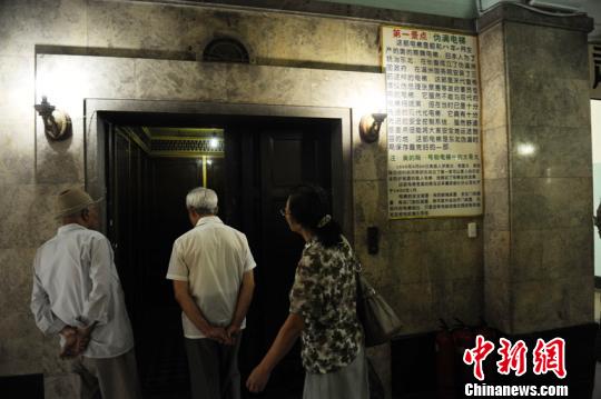 民众观光伪满洲国遗迹(资料图) 张瑶 摄