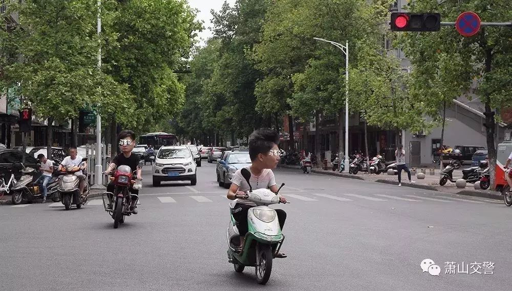 电动车闯红灯被撞飞,交警判其全责并赔偿轿车