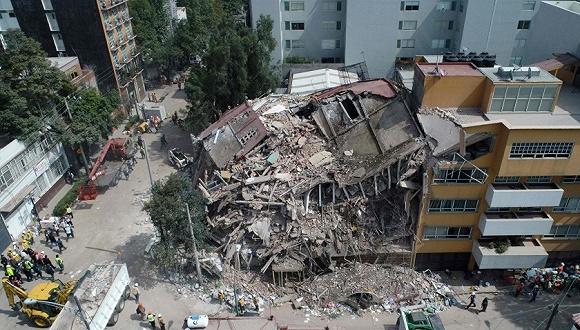 12岁生还女孩成为墨西哥地震救援希望的象征