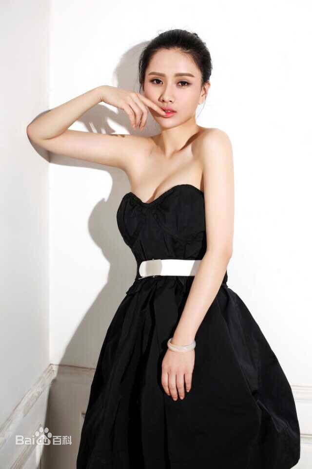 大眼睛可爱萌警花 《白夜追凶》捧红90后小清新梁缘