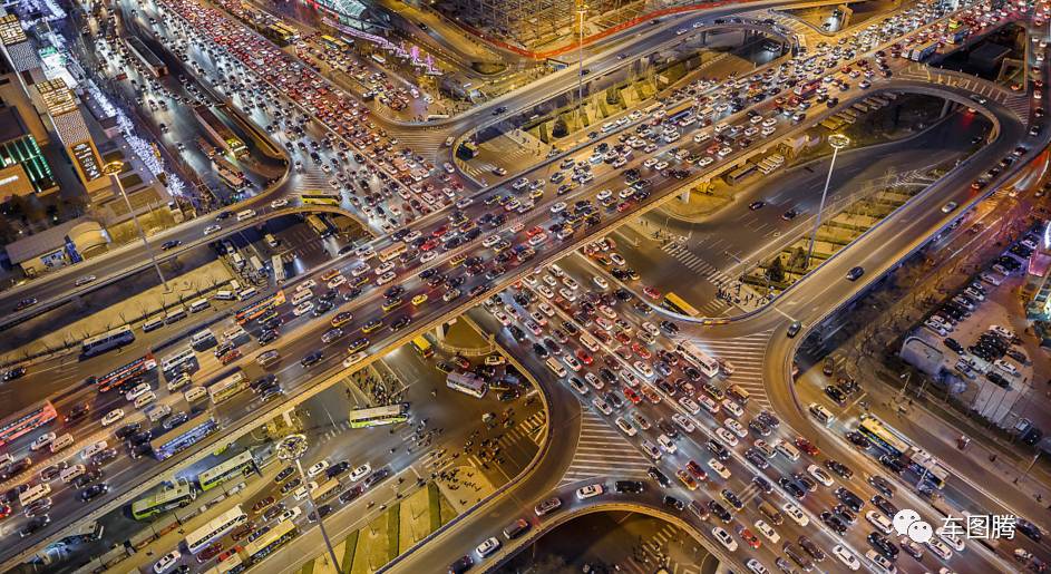 中国高速公路网那么发达,为何还会出现大堵车现象?