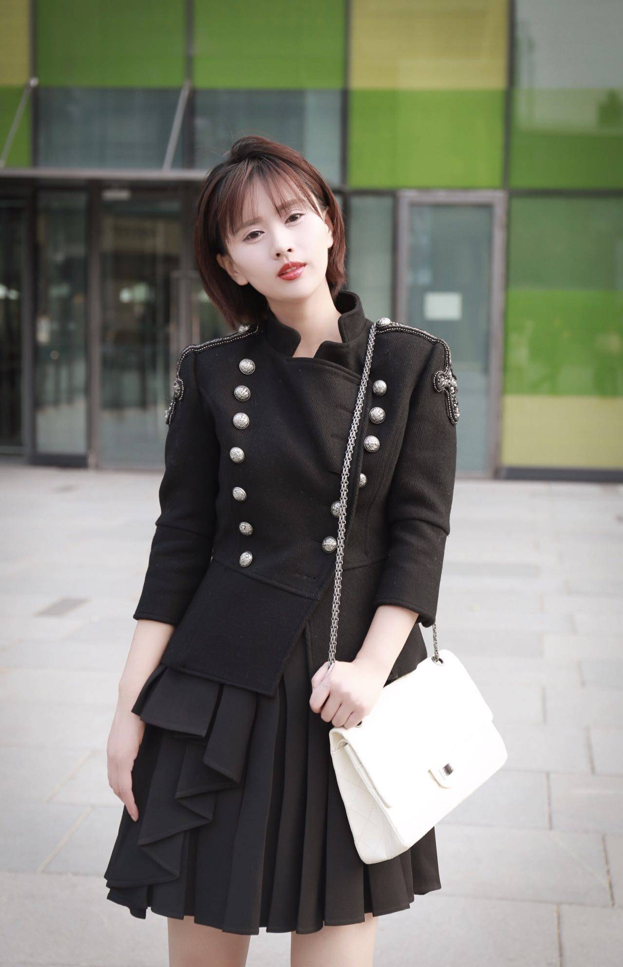 大眼睛可爱萌警花 《白夜追凶》捧红90后小清新梁缘