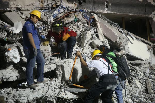 墨西哥地震遇难人数升至225人，全国进入3天哀悼期