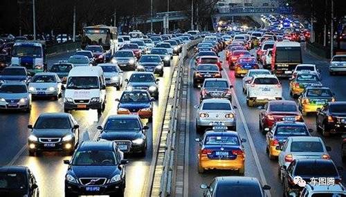 中国高速公路网那么发达,为何还会出现大堵车现象?
