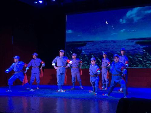 连演两场意义深 重庆市京剧团《沙家浜》演出