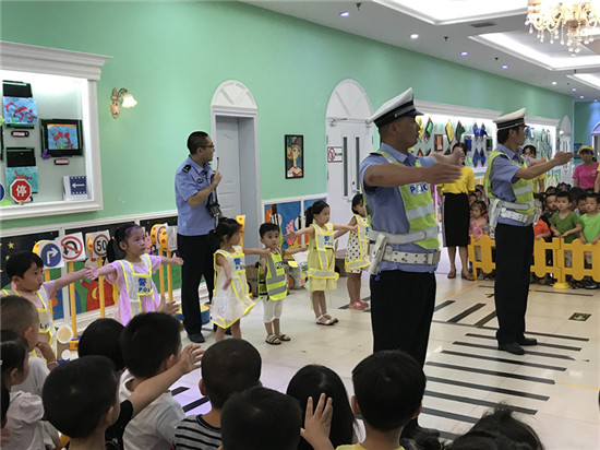荔城交警开展交通安全进幼儿园宣传活动|荔城