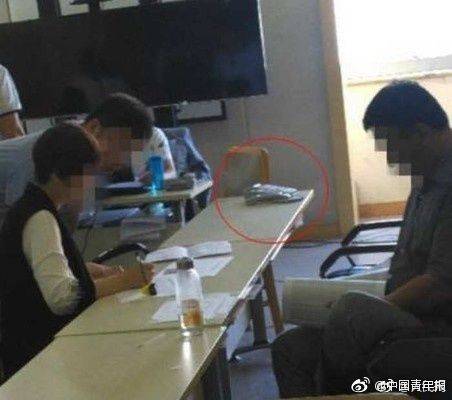 咨询电话47次打不通 听筒被工作人员放一边|听