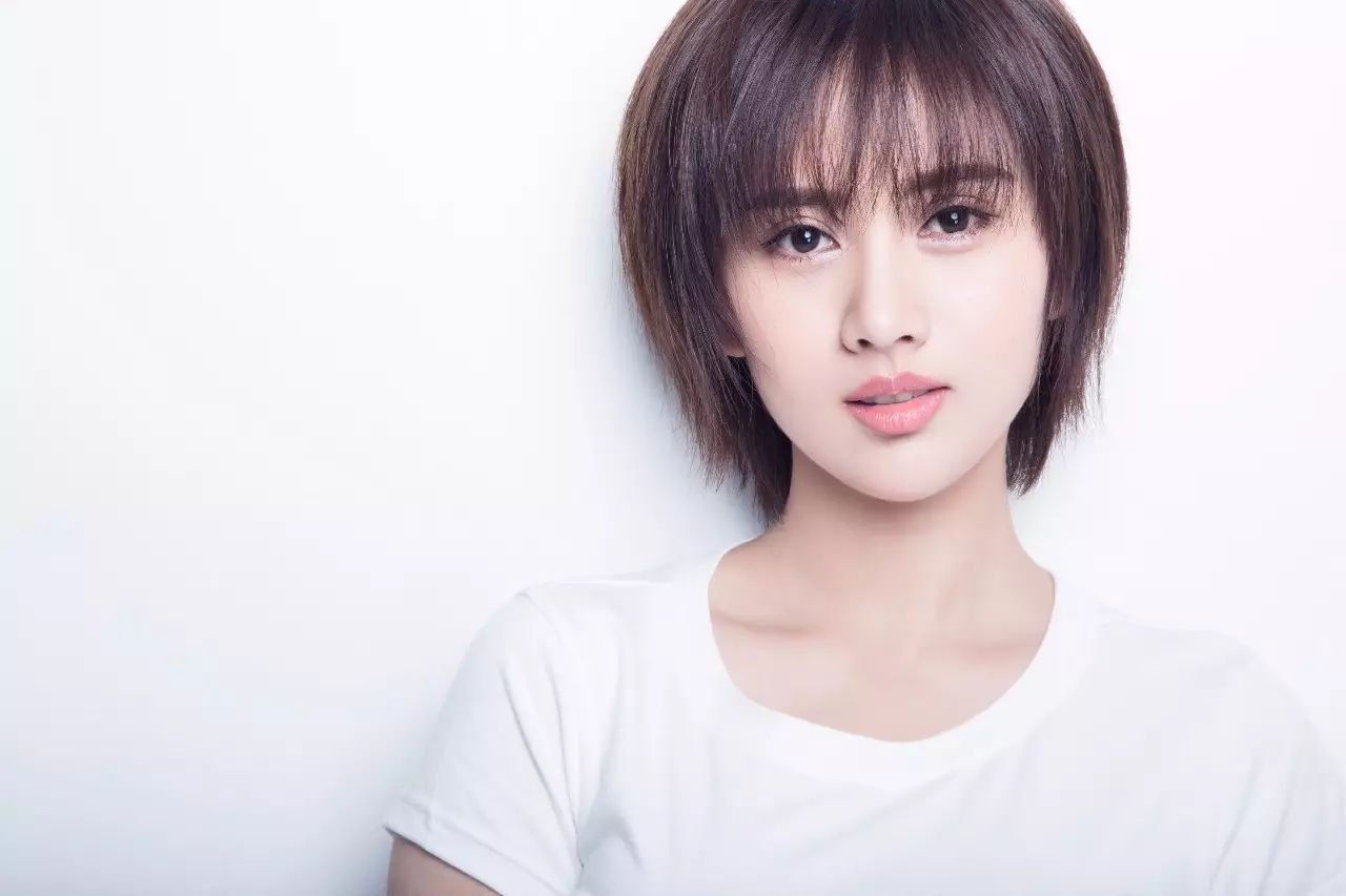 大眼睛可爱萌警花 《白夜追凶》捧红90后小清新梁缘