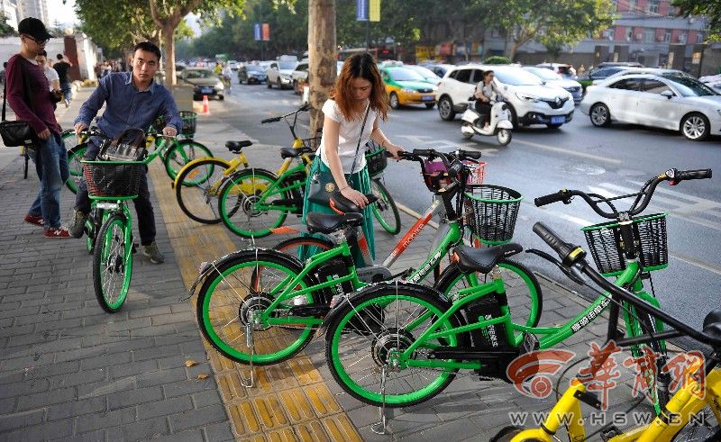 市民骑共享电单车无法还车 原路返回时又没电