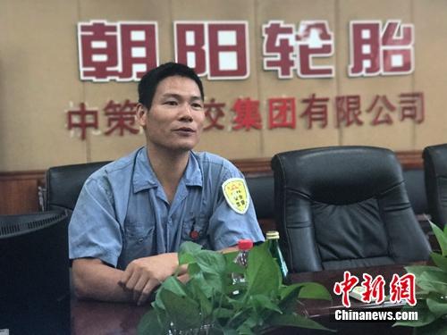 程海良接受记者采访。<a target=\'_blank\' href=\'http://www.chinanews.com/\' >中新网</a> 吴涛 摄